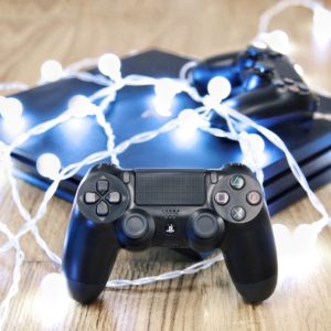 Игровые приставки и аксессуары